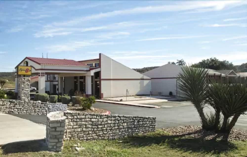 Super 8 By Wyndham Kerrville Tx Exteriér fotografie