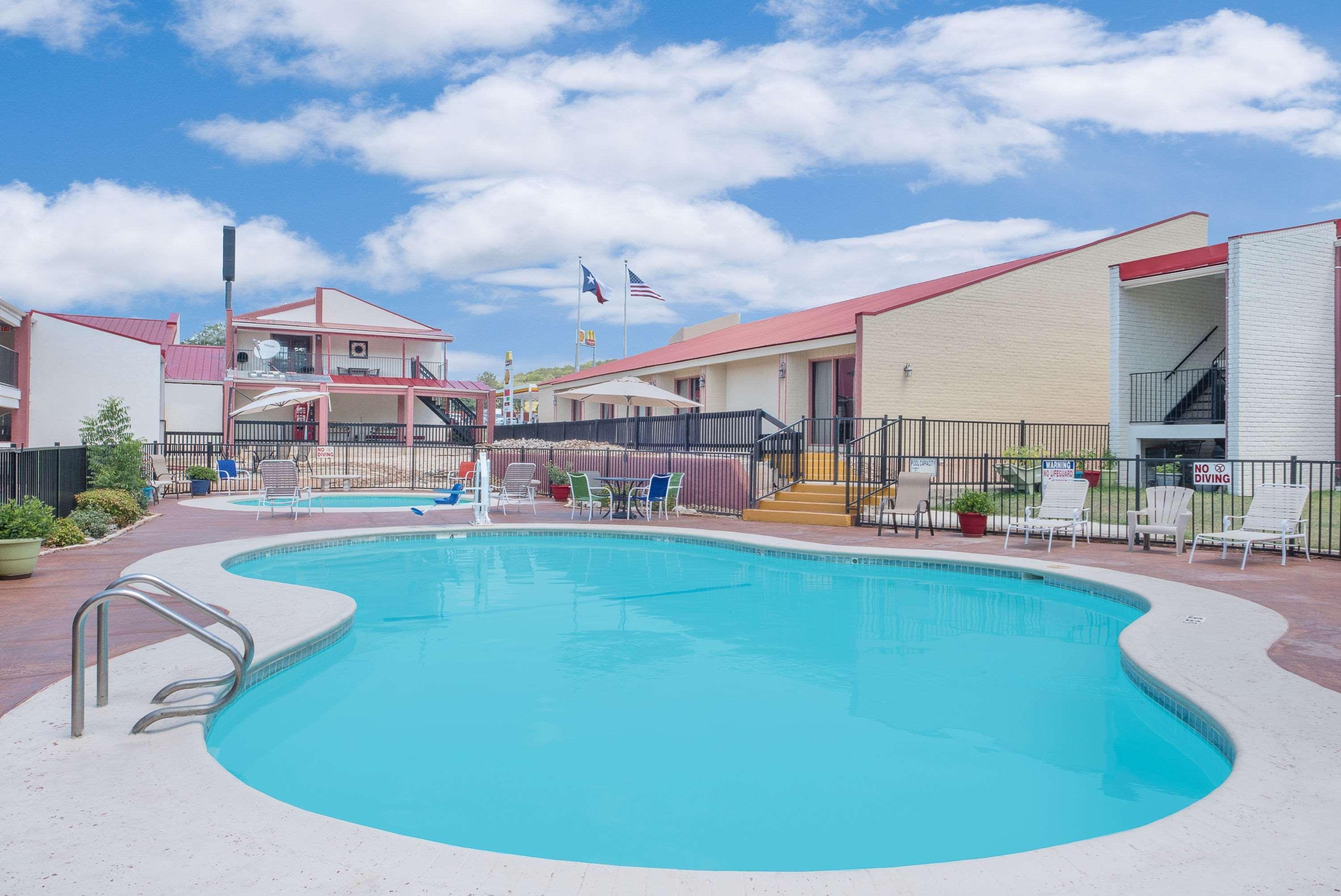 Super 8 By Wyndham Kerrville Tx Exteriér fotografie