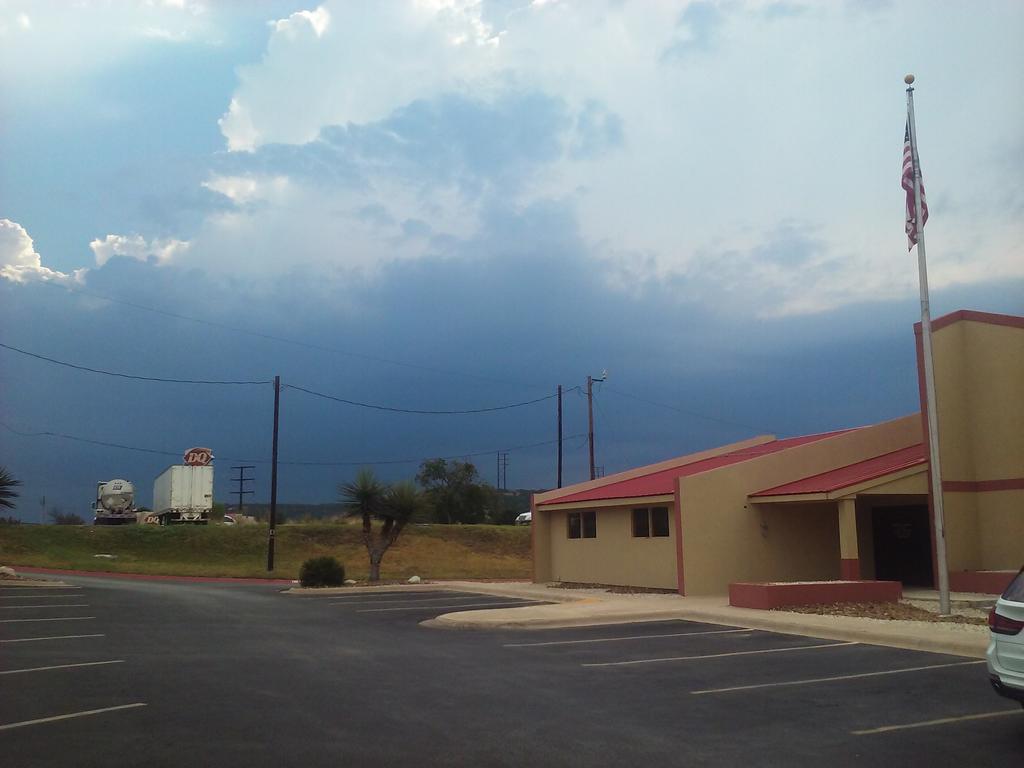Super 8 By Wyndham Kerrville Tx Exteriér fotografie